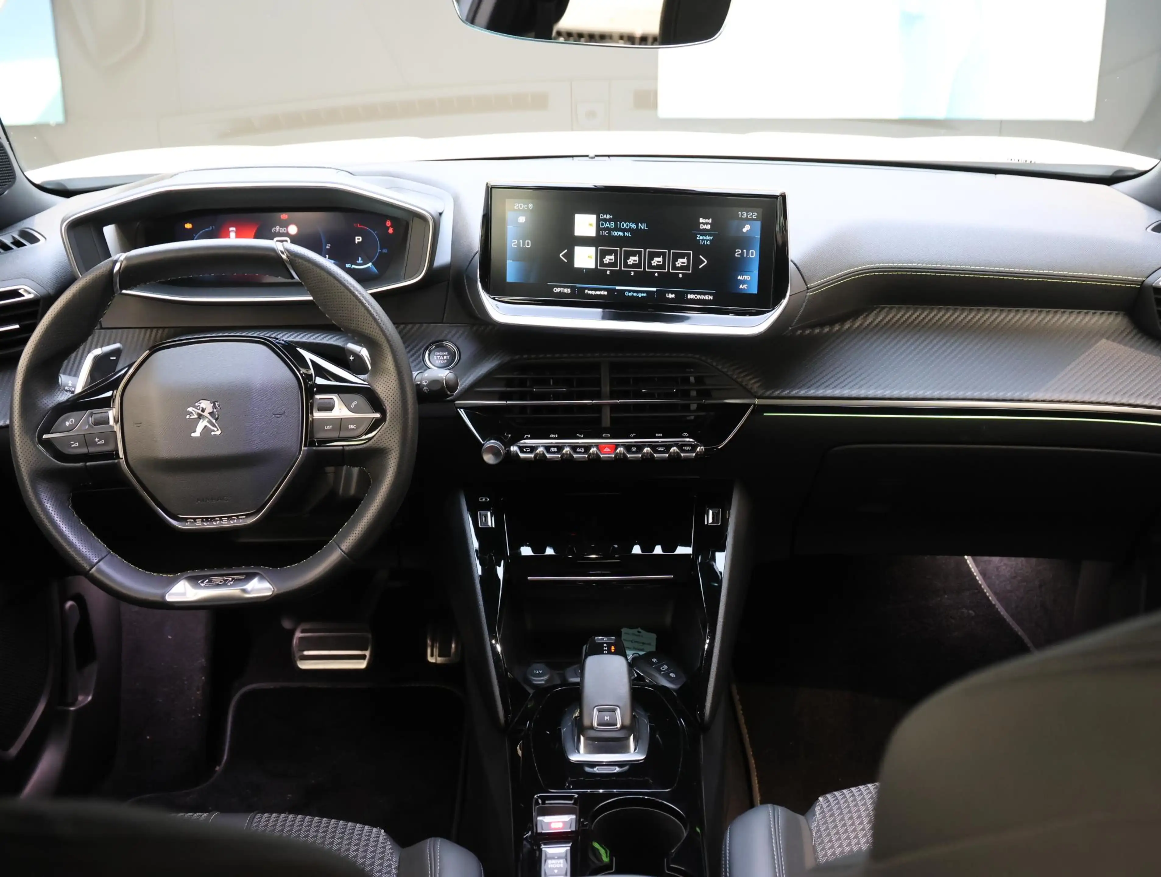 Peugeot 2008 SUV 1.2 130 pk GT Automaat | Camera | Keyless | Sf — photo 7