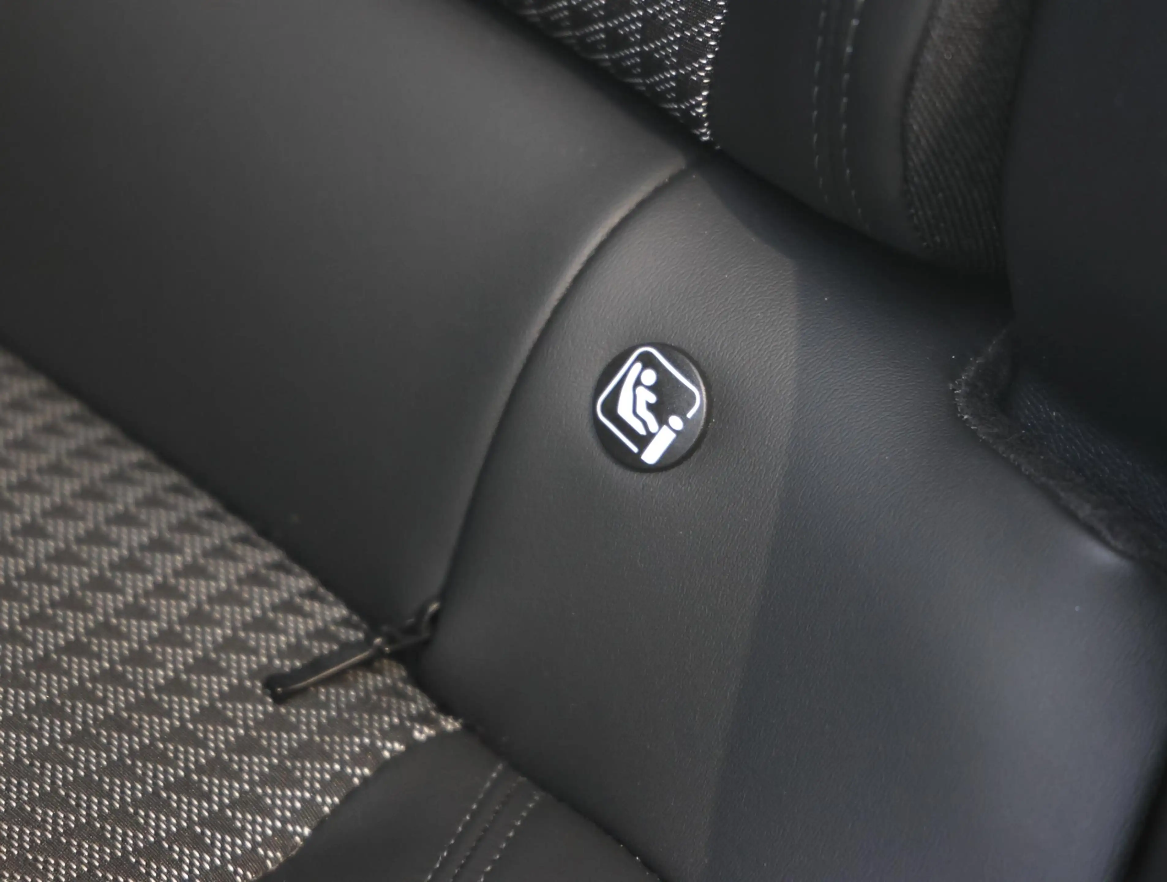 Peugeot 2008 SUV 1.2 130 pk GT Automaat | Camera | Keyless | Sf — photo 15