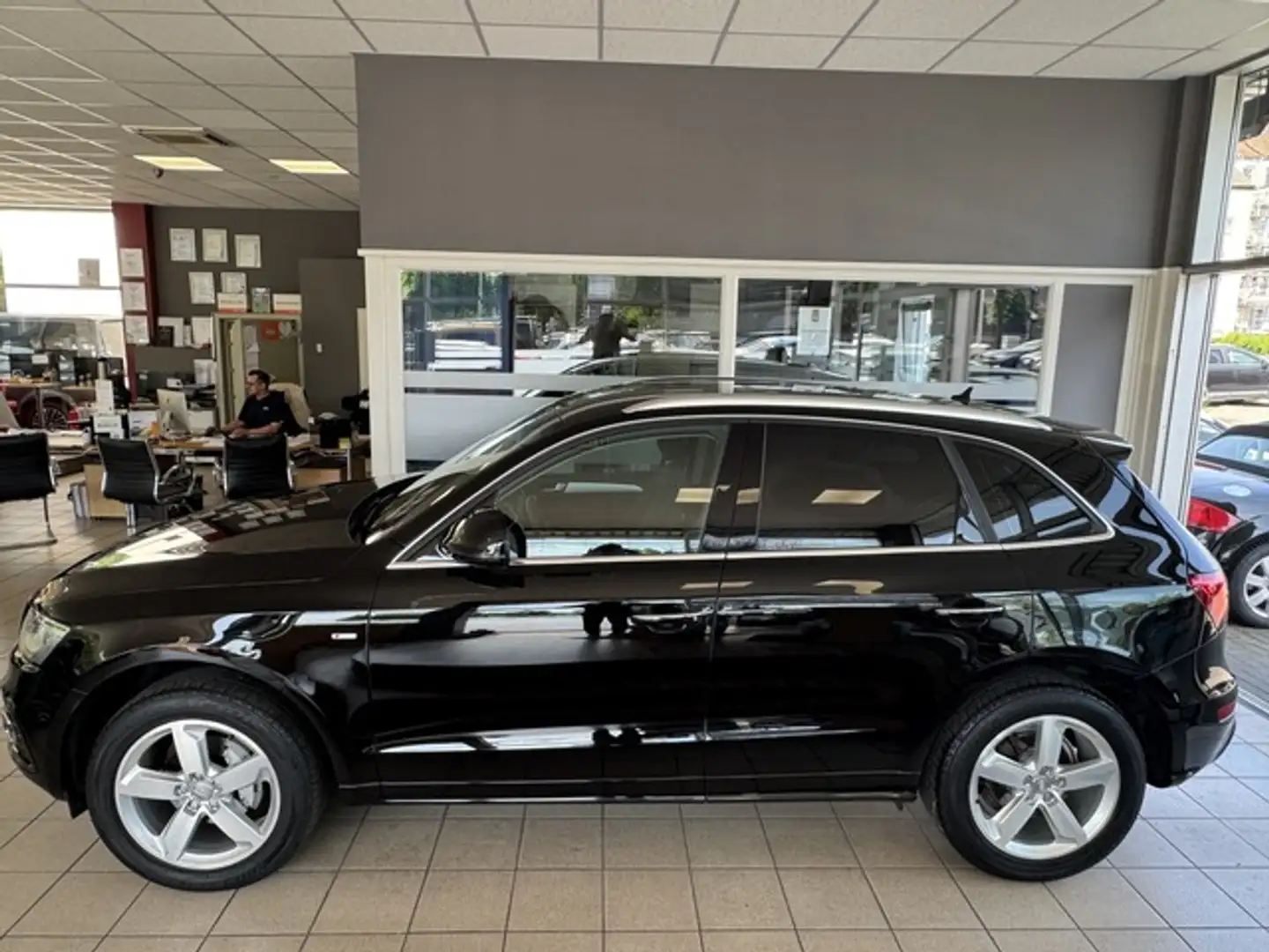 Audi Q5 TDI quattro S - line Autom Navi Xenon 2. Hand Negro - 2
