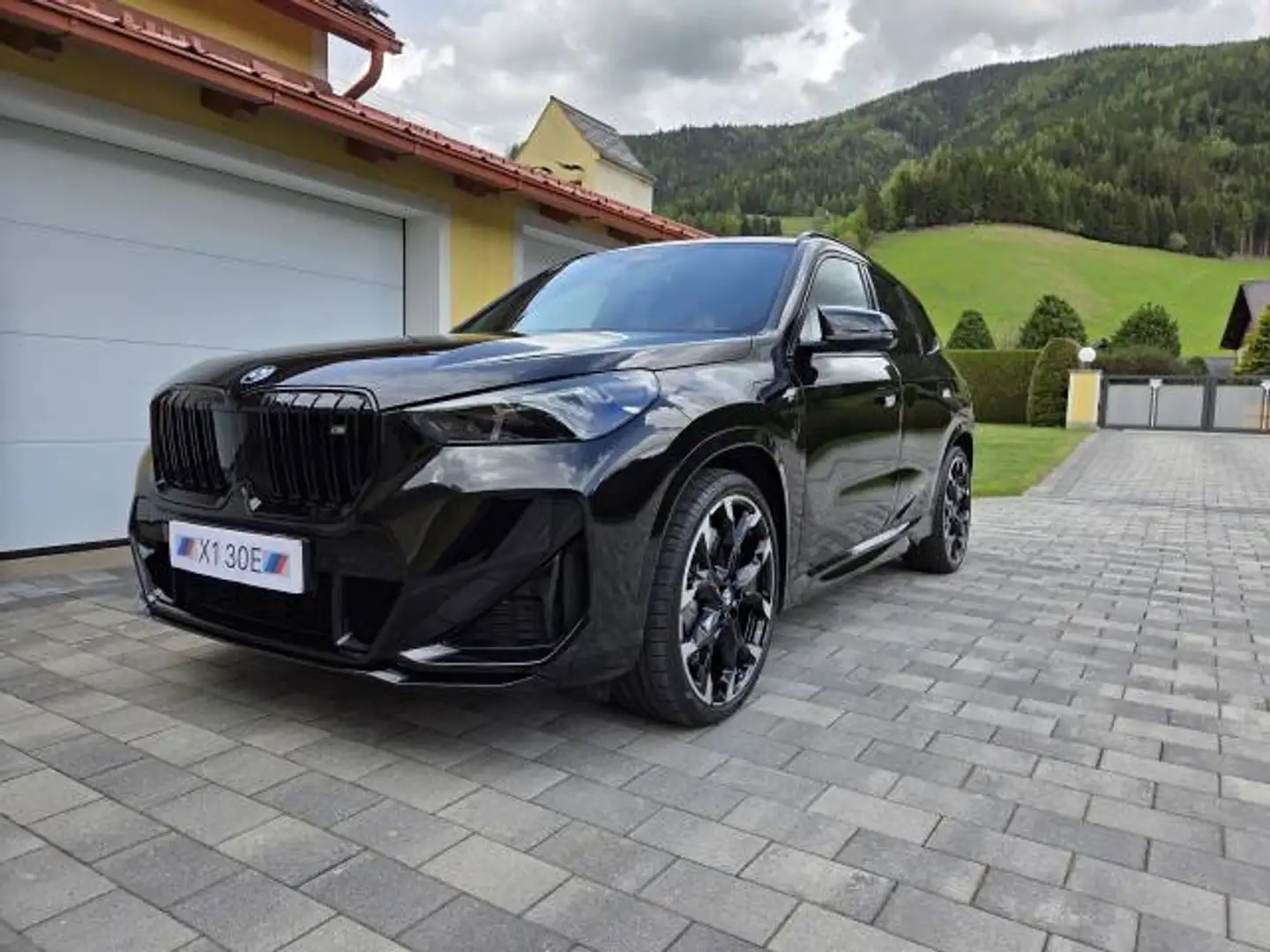 BMW X1 X1 xDrive30e 14,2kWh Aut. M-Sportpaket "Vollausstattung" Schwarz - 1