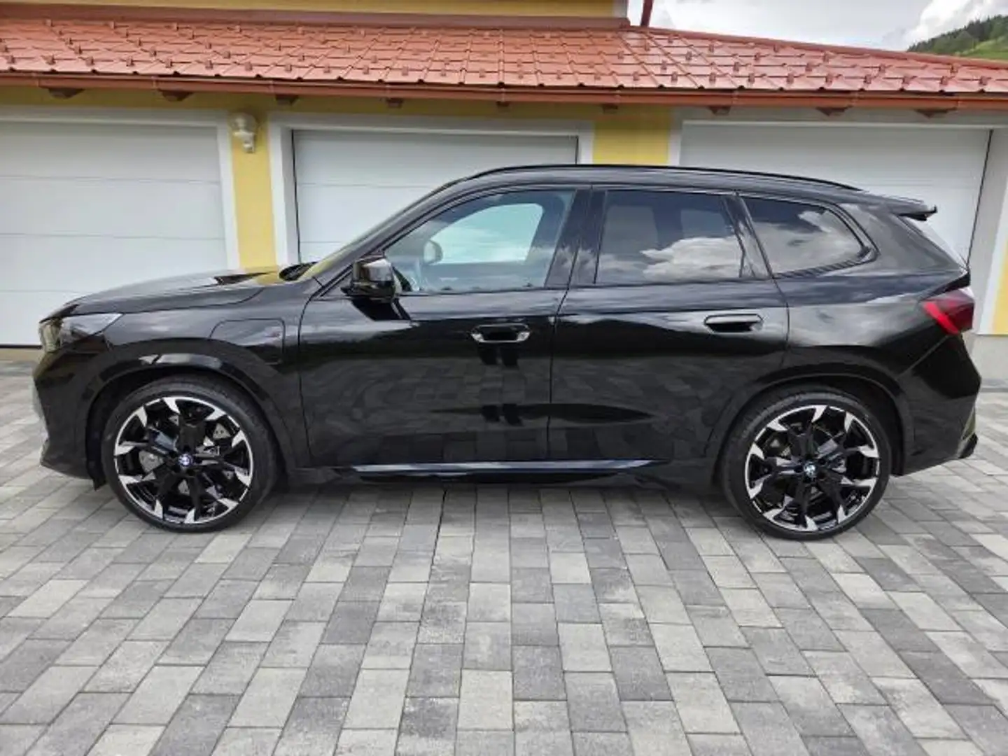 BMW X1 X1 xDrive30e 14,2kWh Aut. M-Sportpaket "Vollausstattung" Schwarz - 2