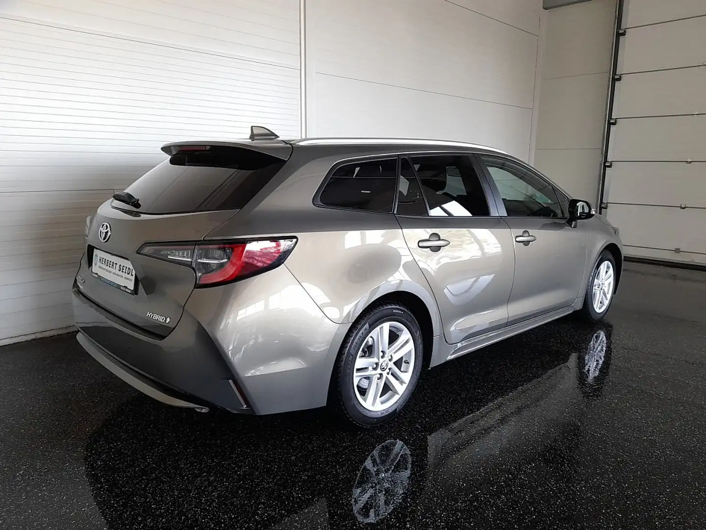 Toyota Corolla Touring SPORTS 1,8 Hybrid Aut *VOLL LED / HEAD-... Grau - 2