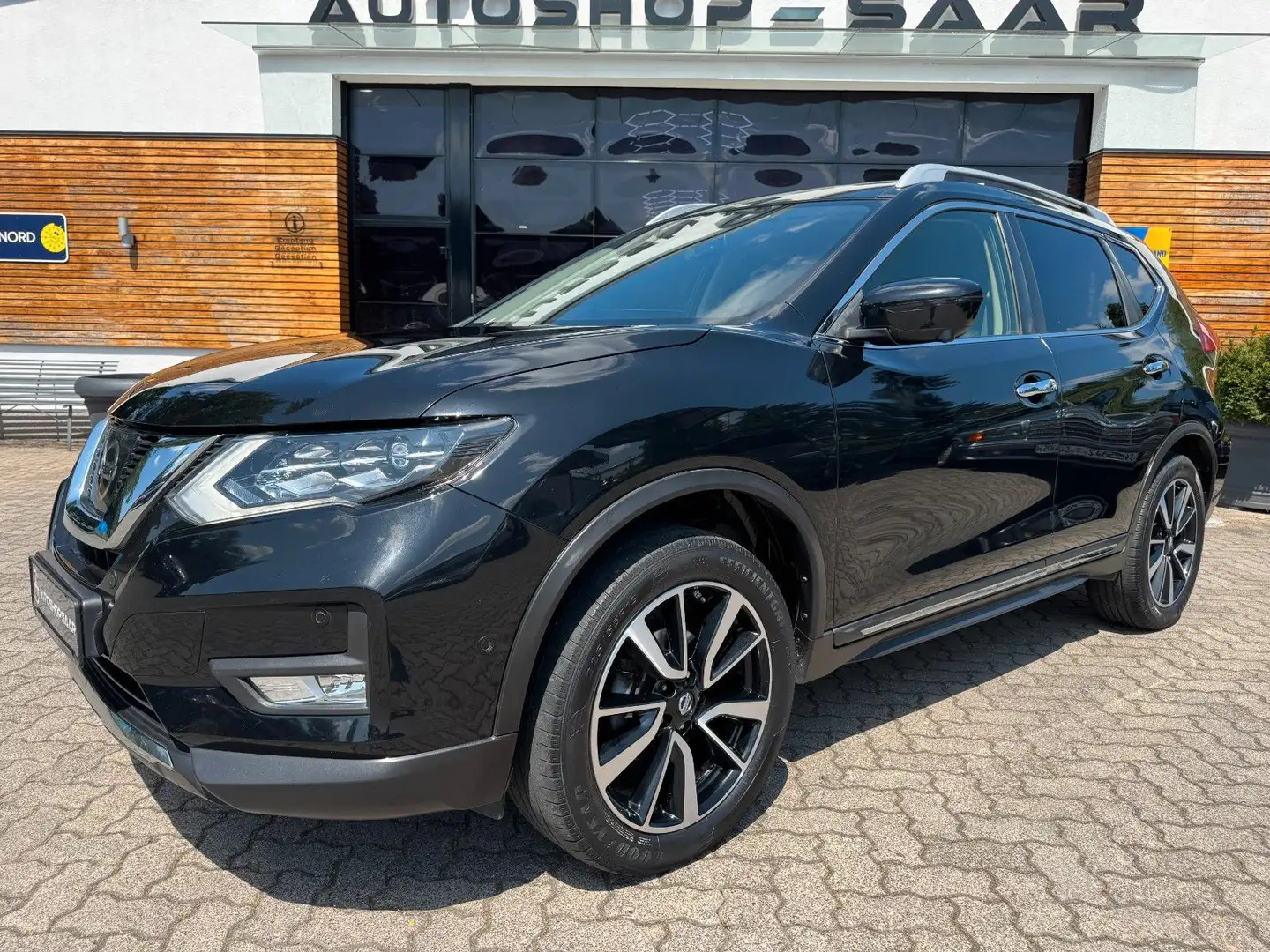 Nissan X-Trail Tekna/LEDER/360°/PANO/NAVI Schwarz - 2