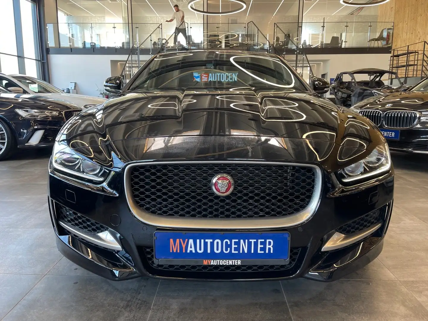 Jaguar XE R-Sport *BI-XENON*KAM*NAVI*TOUCH*LED* Schwarz - 2