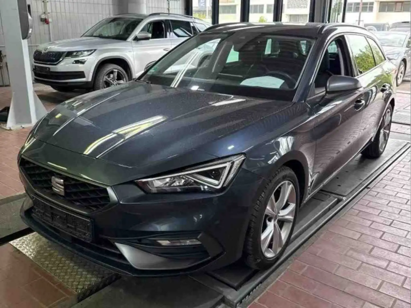 SEAT Leon ST 2.0 TDI DSG FR-LINE LED+NAVI+KAMERA+ACC Grau - 2