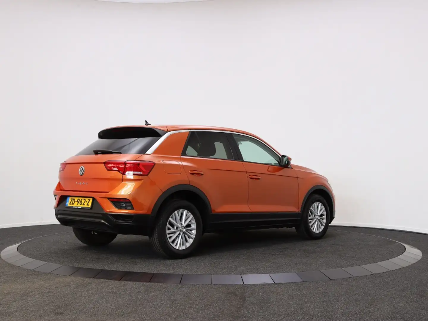 Volkswagen T-Roc 1.0 TSI Style | PDC V+A | Auto. Airco | Stoelverwa Orange - 2