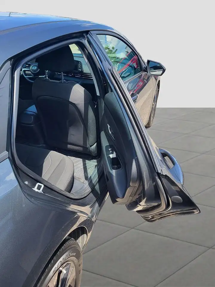 Hyundai ELANTRA снимка Hyundai ELANTRA