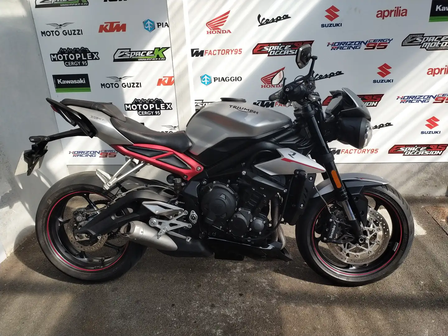 Triumph Street Triple 765 Gris - 1