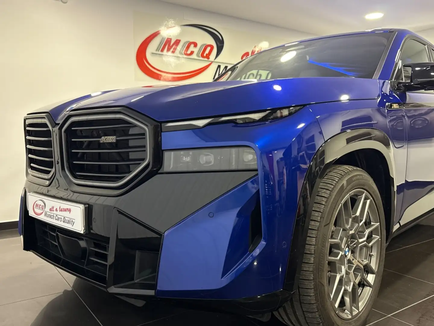 BMW XM Azul - 1