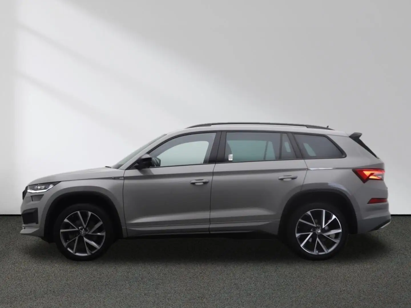 Skoda Kodiaq Sportline 2.0 TDI 4x4 CarPlay Matrix AHK Grey - 2