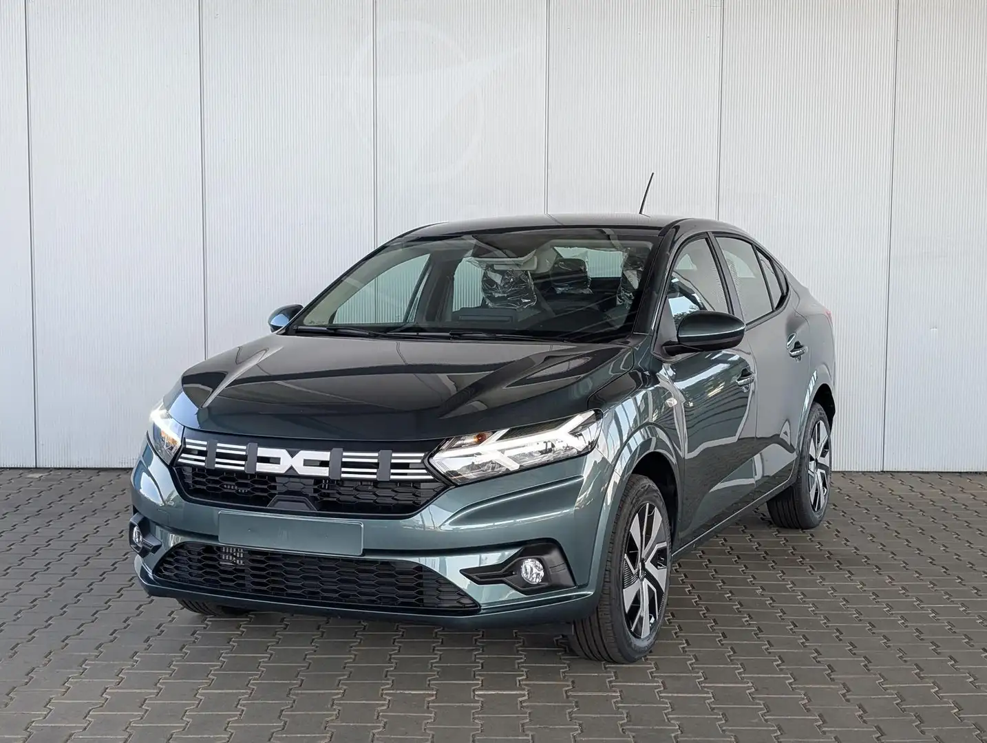 Dacia Logan EXPRESSION TCe 90 MT 5 / NAVI / Carplay / LED / Te Зелёный - 1