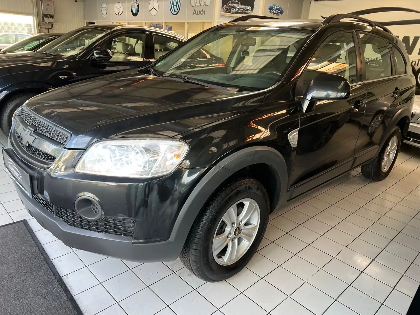 Chevrolet Captiva 2.4 LS 2WD*TÜVneu*Service*AHK*Klima* Schwarz - 1