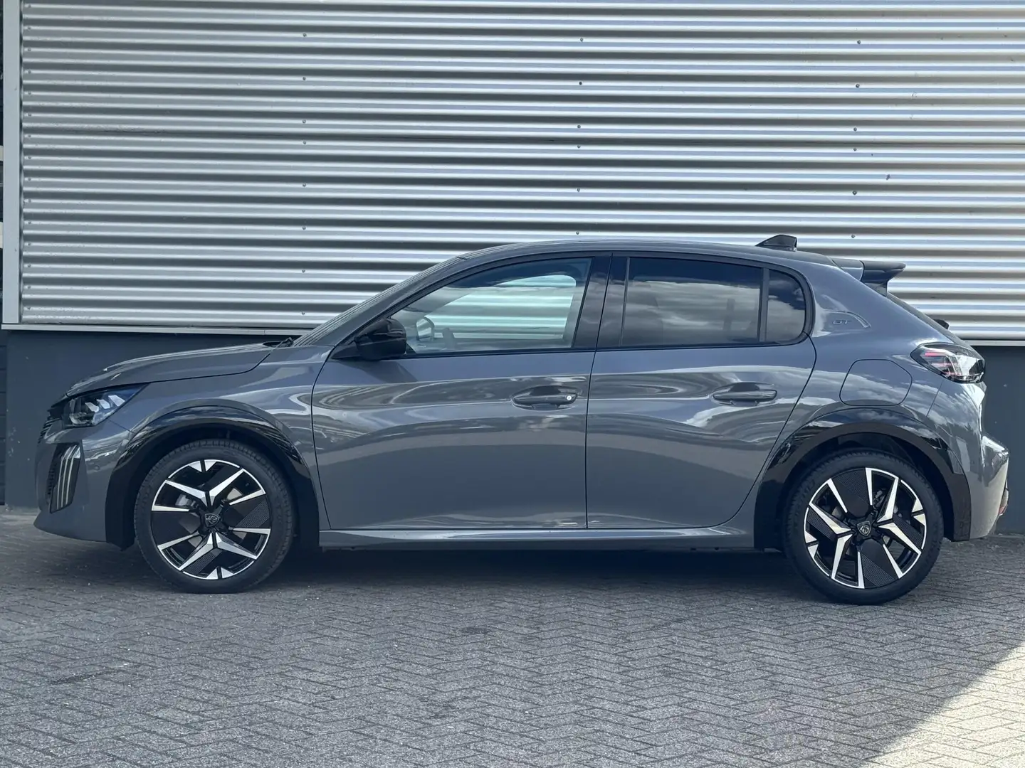 Peugeot 208 GT 1.2 Hybrid 110pk e-DCS6 Grijs - 2