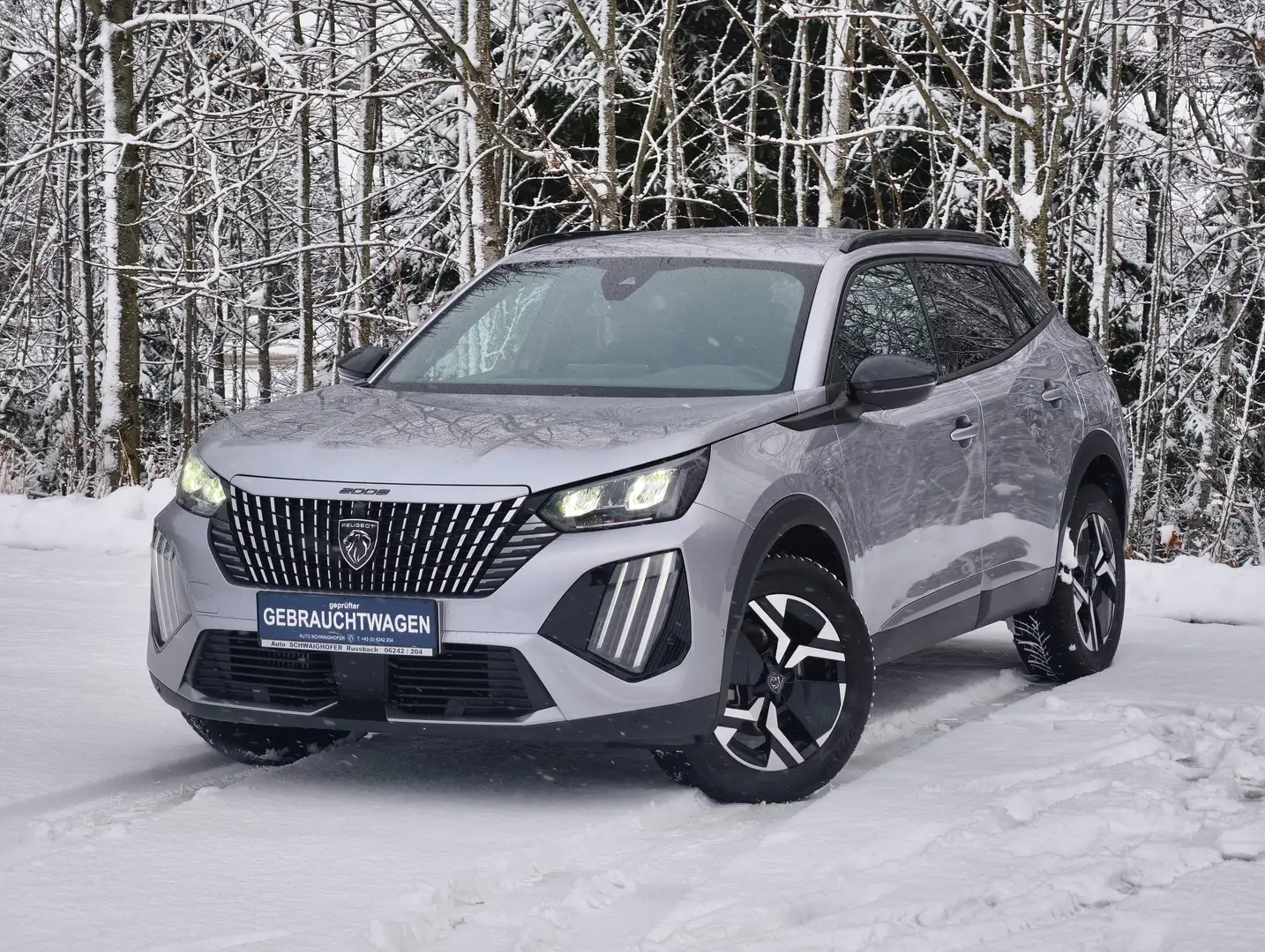 Peugeot 2008 Hybrid 145 Allure Grau - 2