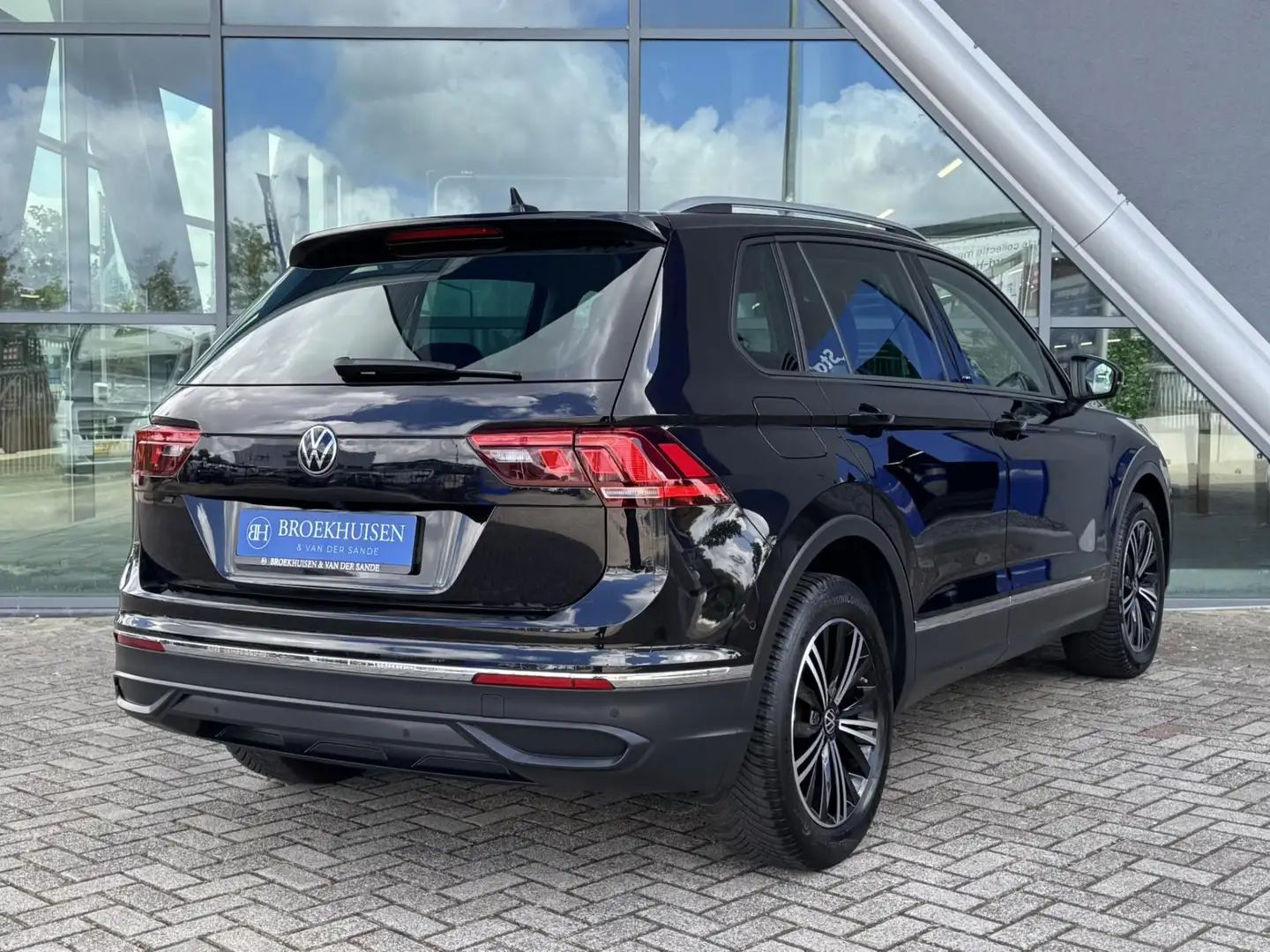 Volkswagen Tiguan 1.5 TSI Active Camera / Stoel-Stuur Verwarming / A Nero - 2