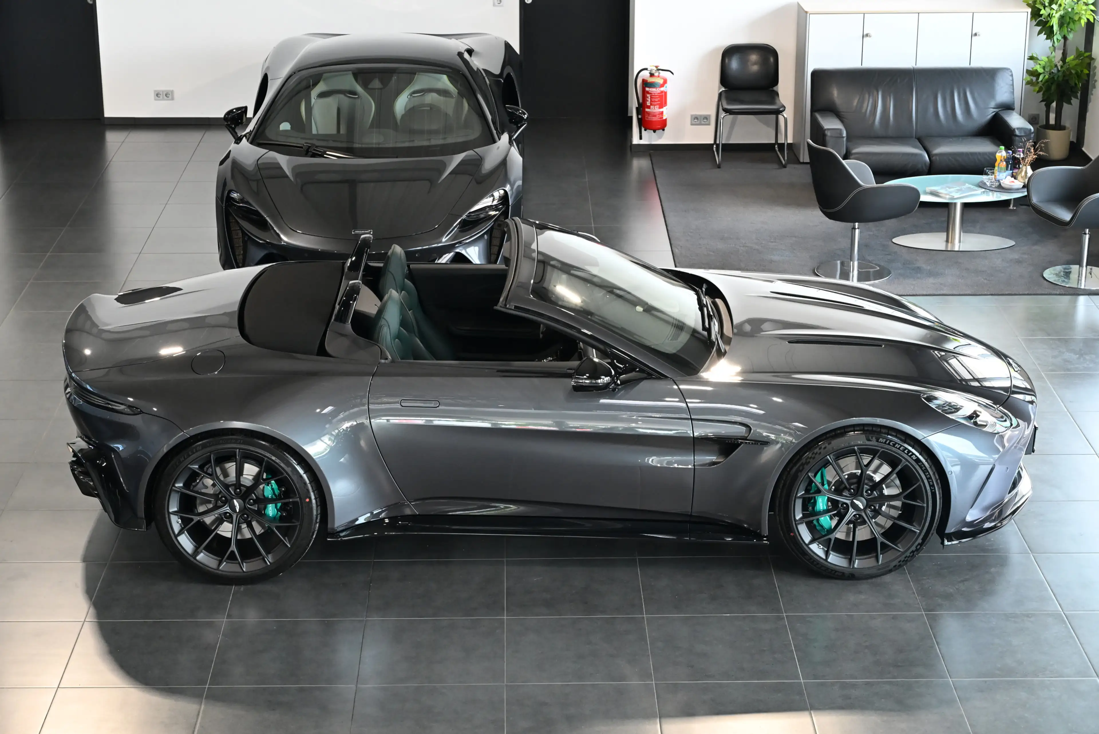 Aston Martin V8 Roadster Epsilon Black Bowers&Wilkins — photo 11