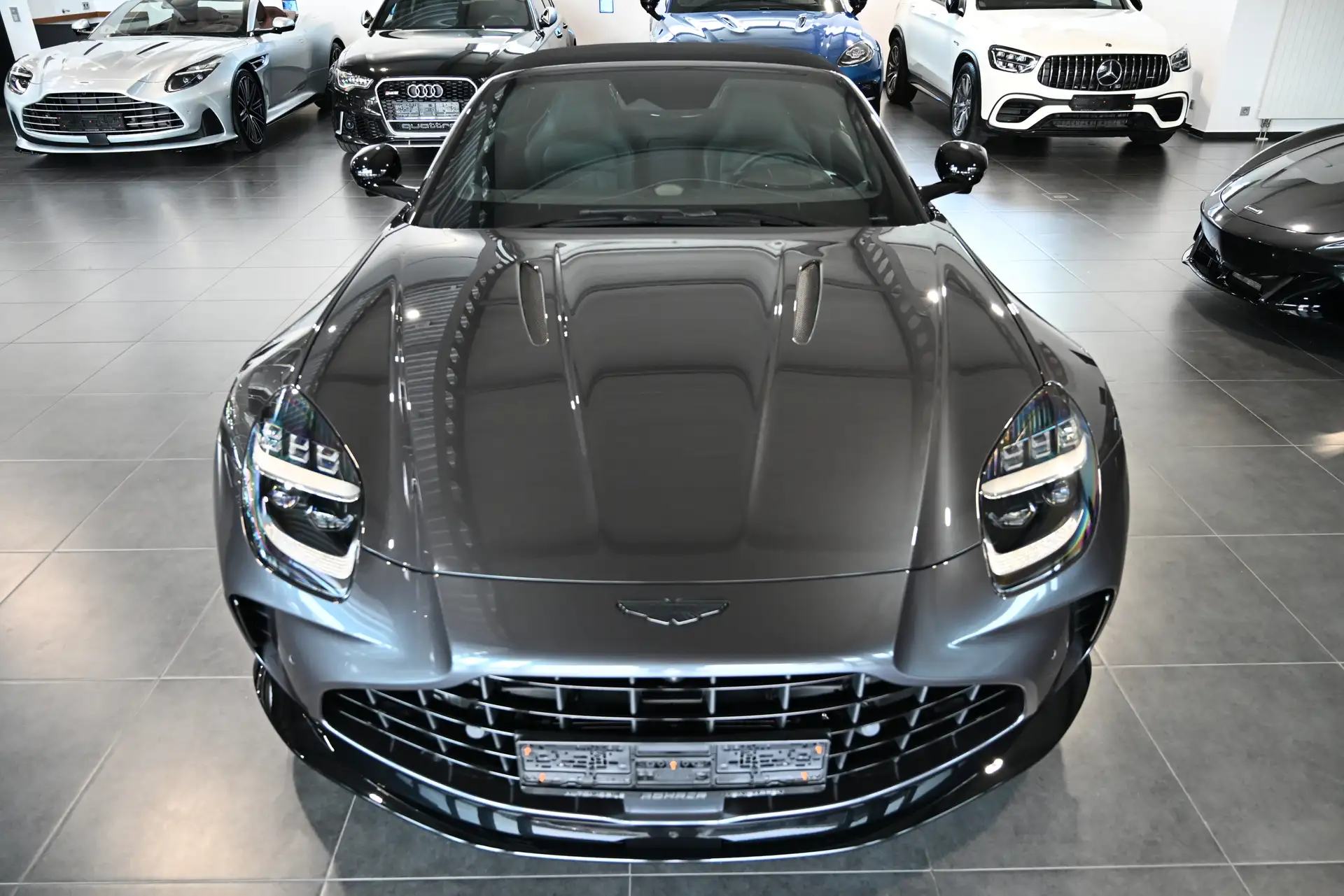 애스턴마틴 밴티지 V8 2026 블랙 사진 7