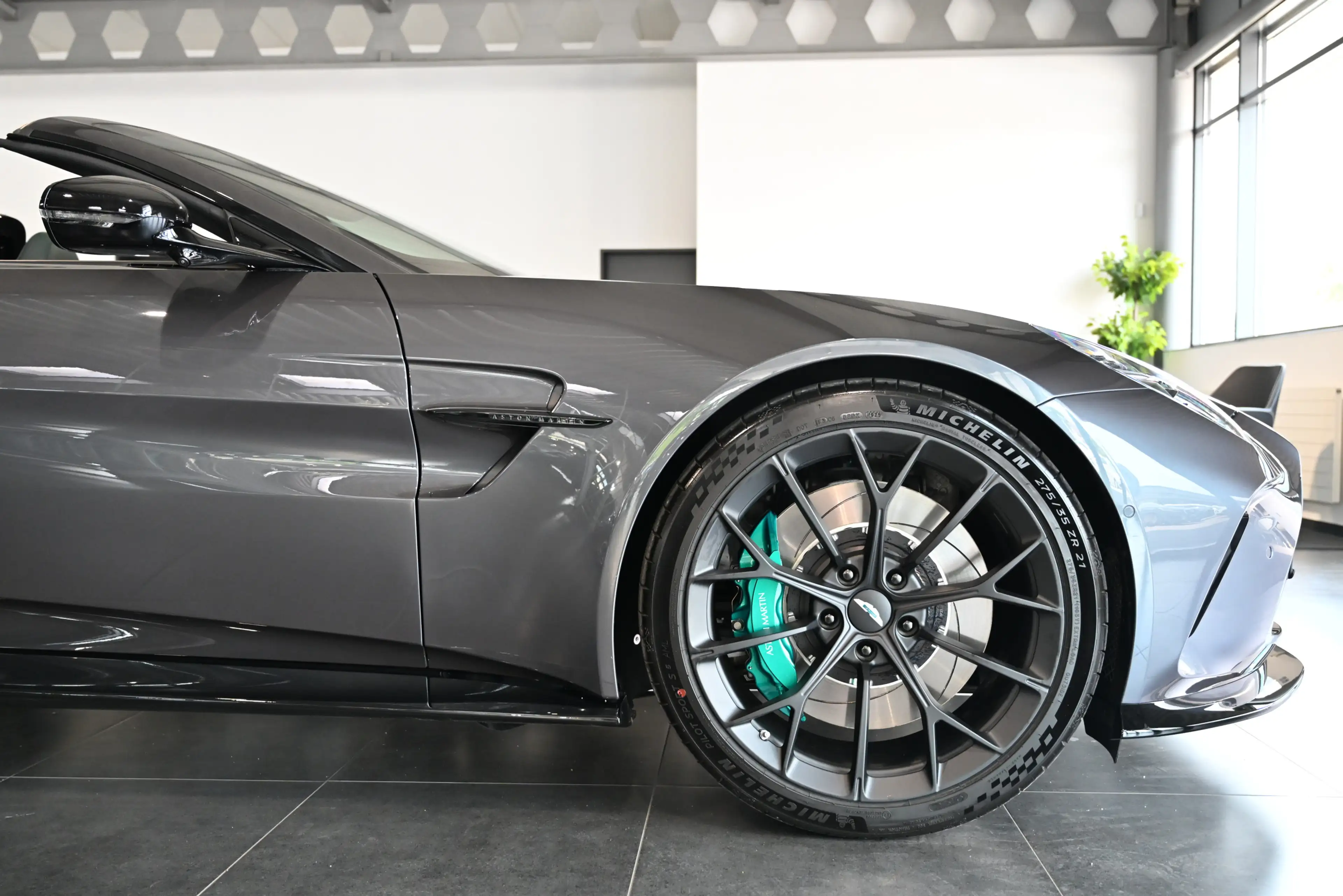 Aston Martin V8 Roadster Epsilon Black Bowers&Wilkins — photo 14