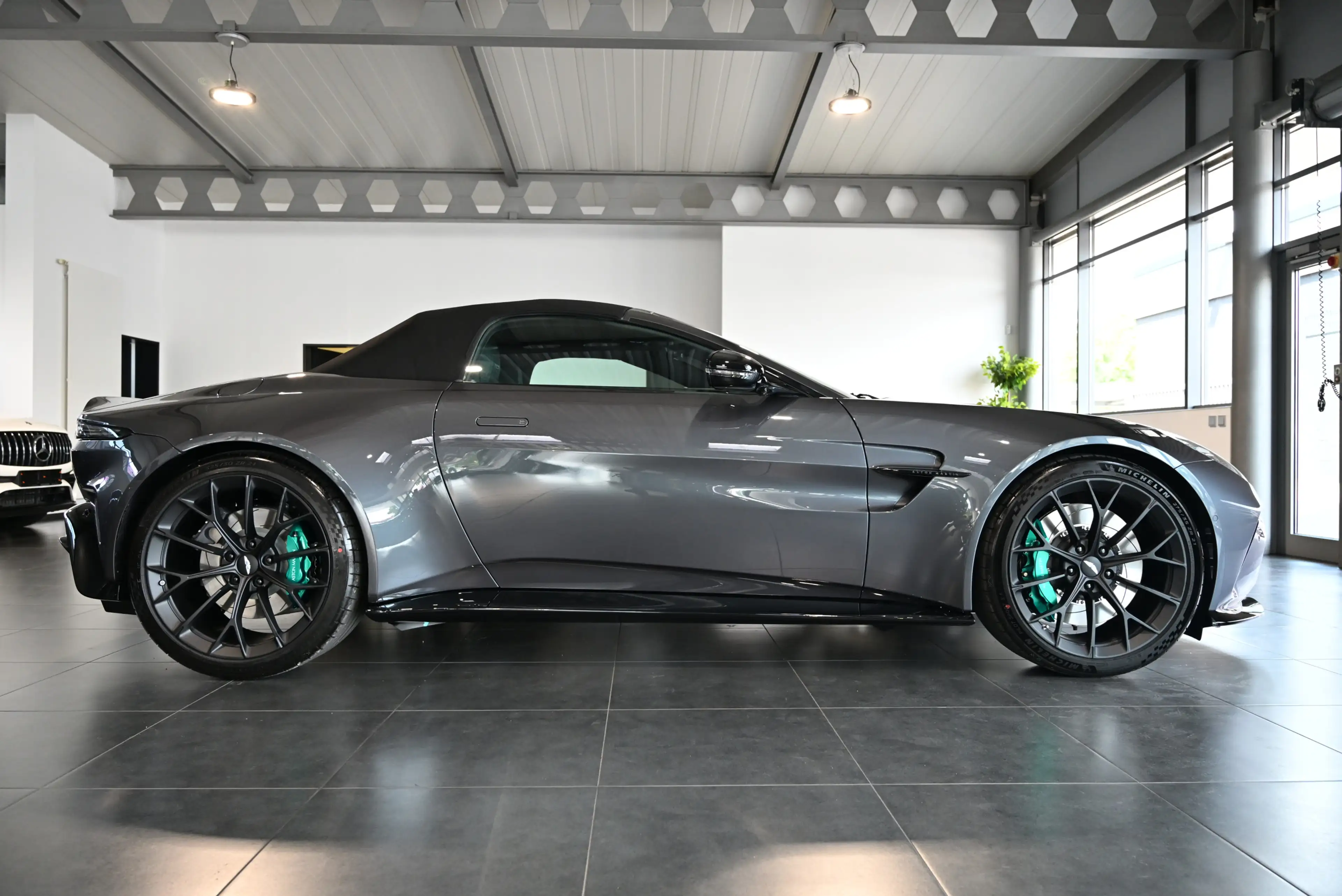 Aston Martin V8 Roadster Epsilon Black Bowers&Wilkins — photo 12