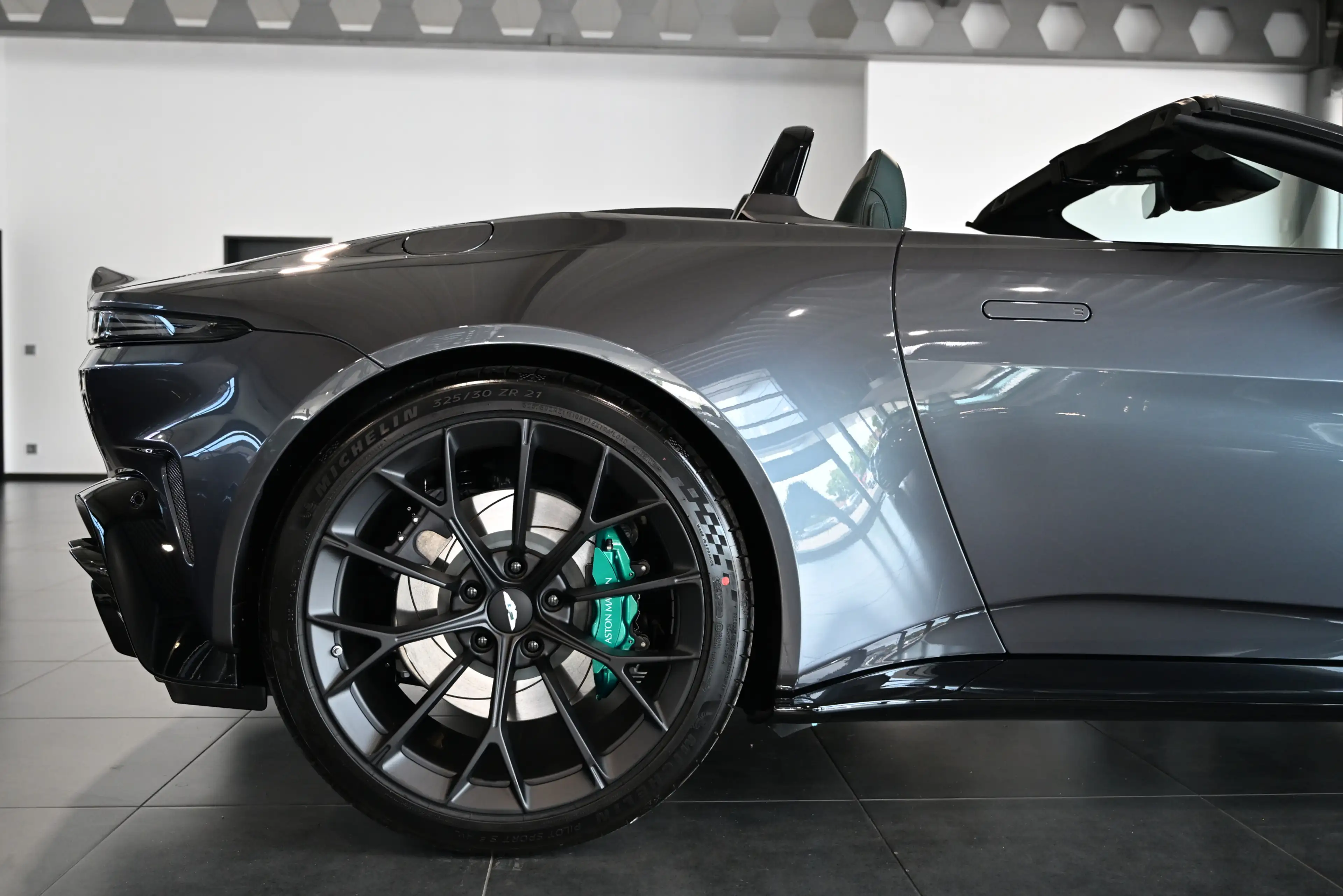 Aston Martin V8 Roadster Epsilon Black Bowers&Wilkins — photo 13