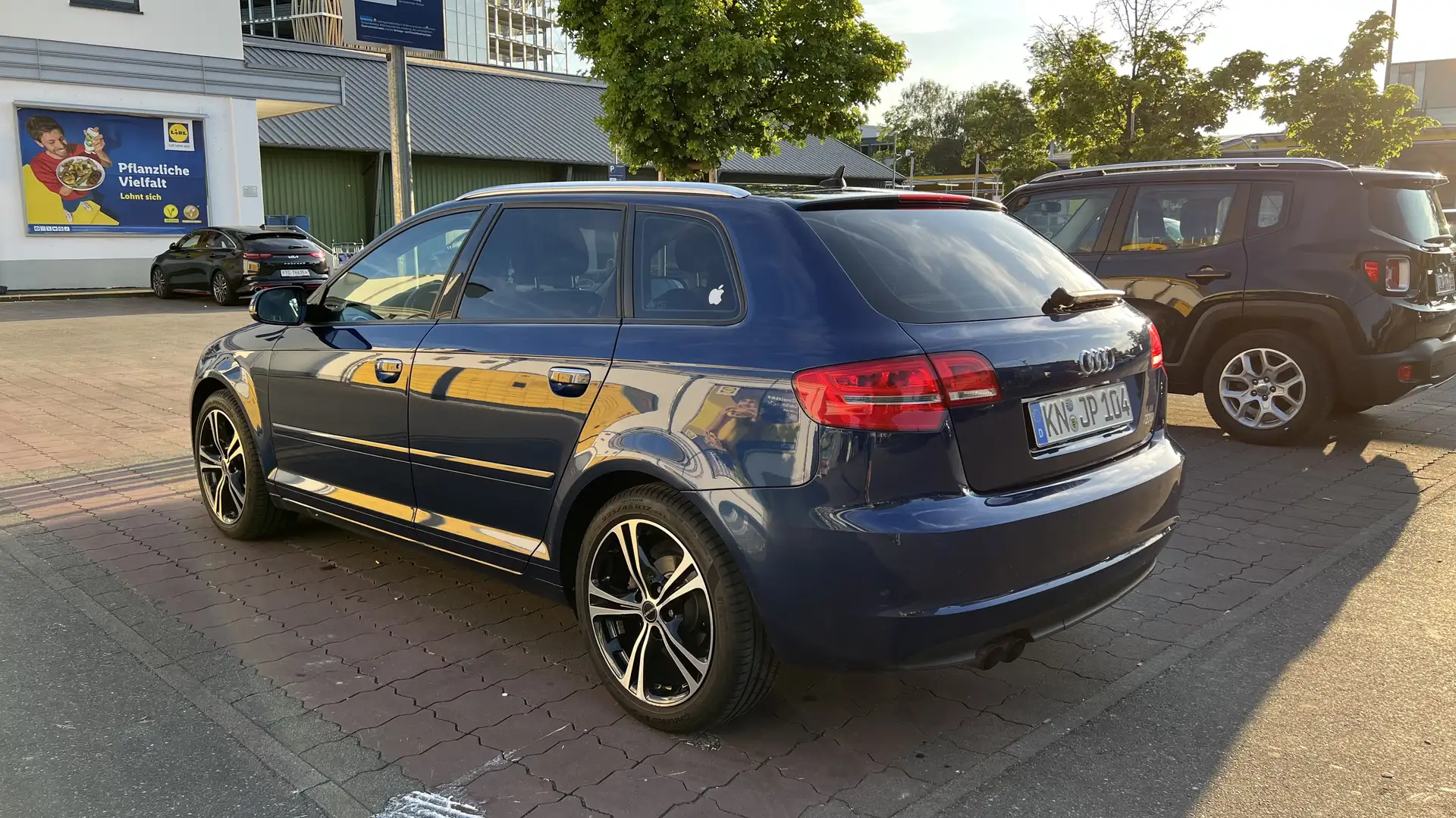 Audi A3 Sportback (8P) Ambition 1.4L TFSI 6-Gang Albastru - 2