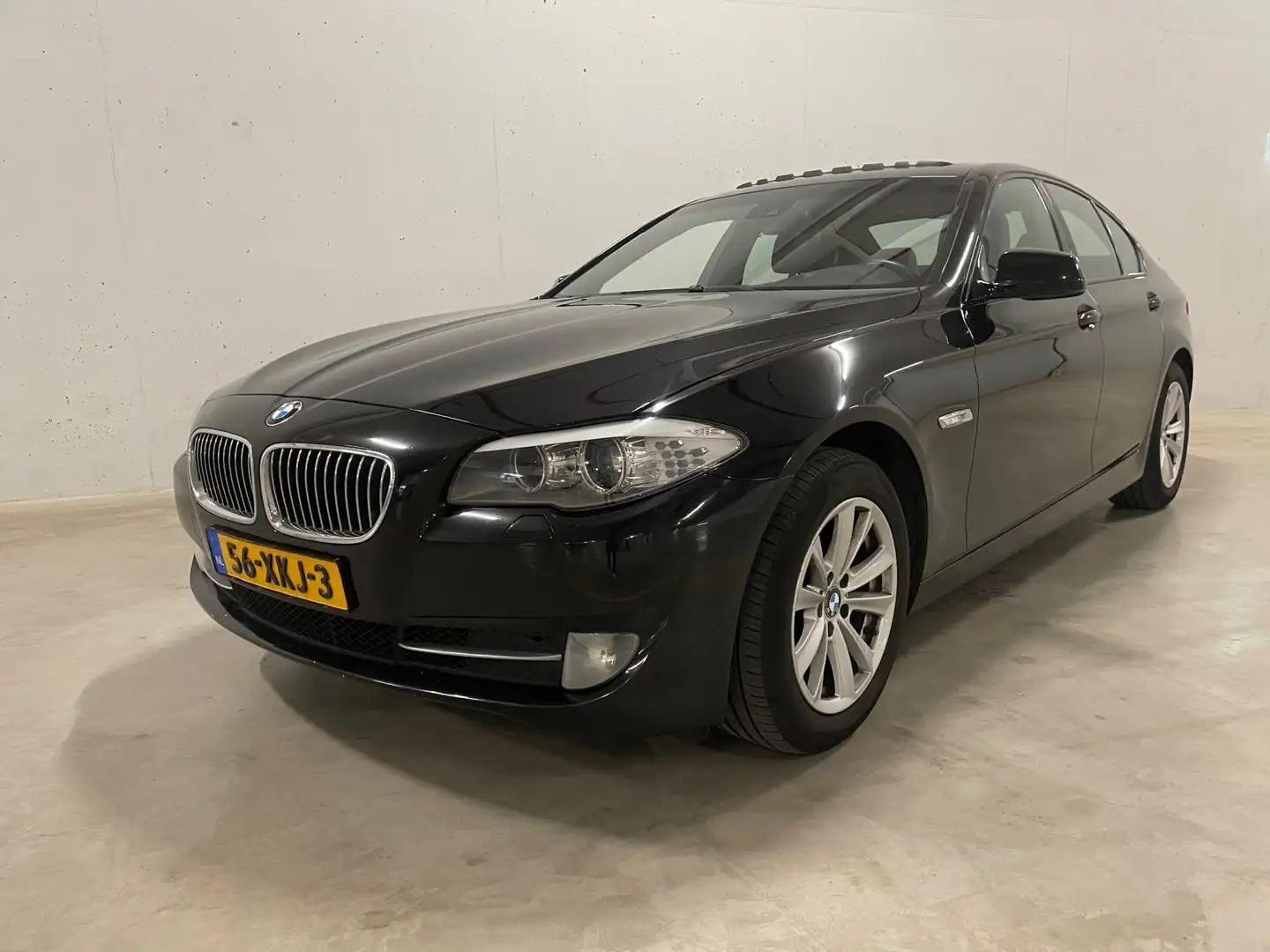 BMW 535 5-serie 535xi High Executive Pano BTW 21% Navi Zwart - 2