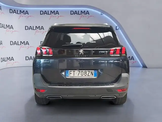 Peugeot 5008 view 4