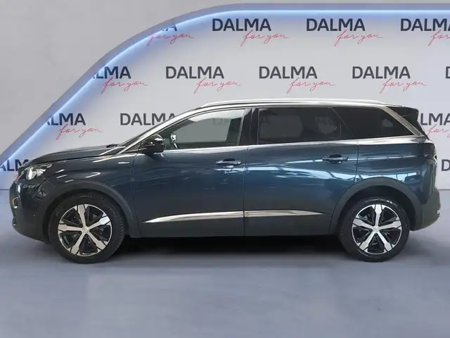 Peugeot 5008 view 2