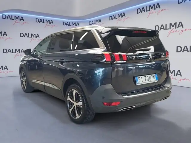 Peugeot 5008 view 3