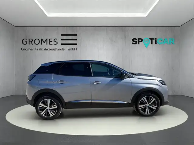 Peugeot 3008 view 2