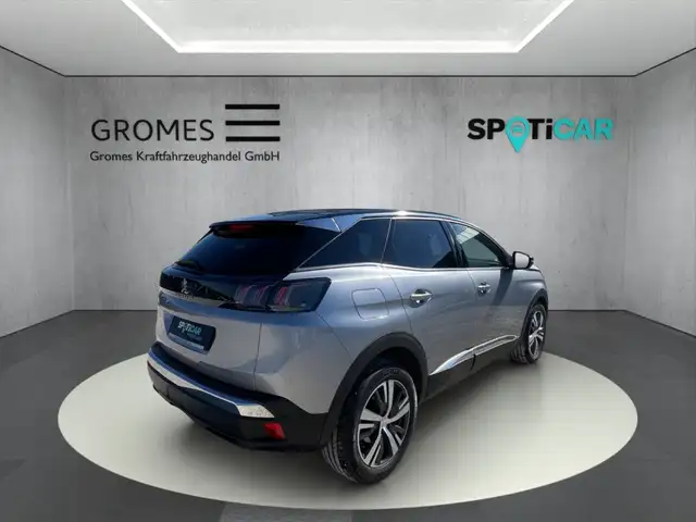 Peugeot 3008 view 3