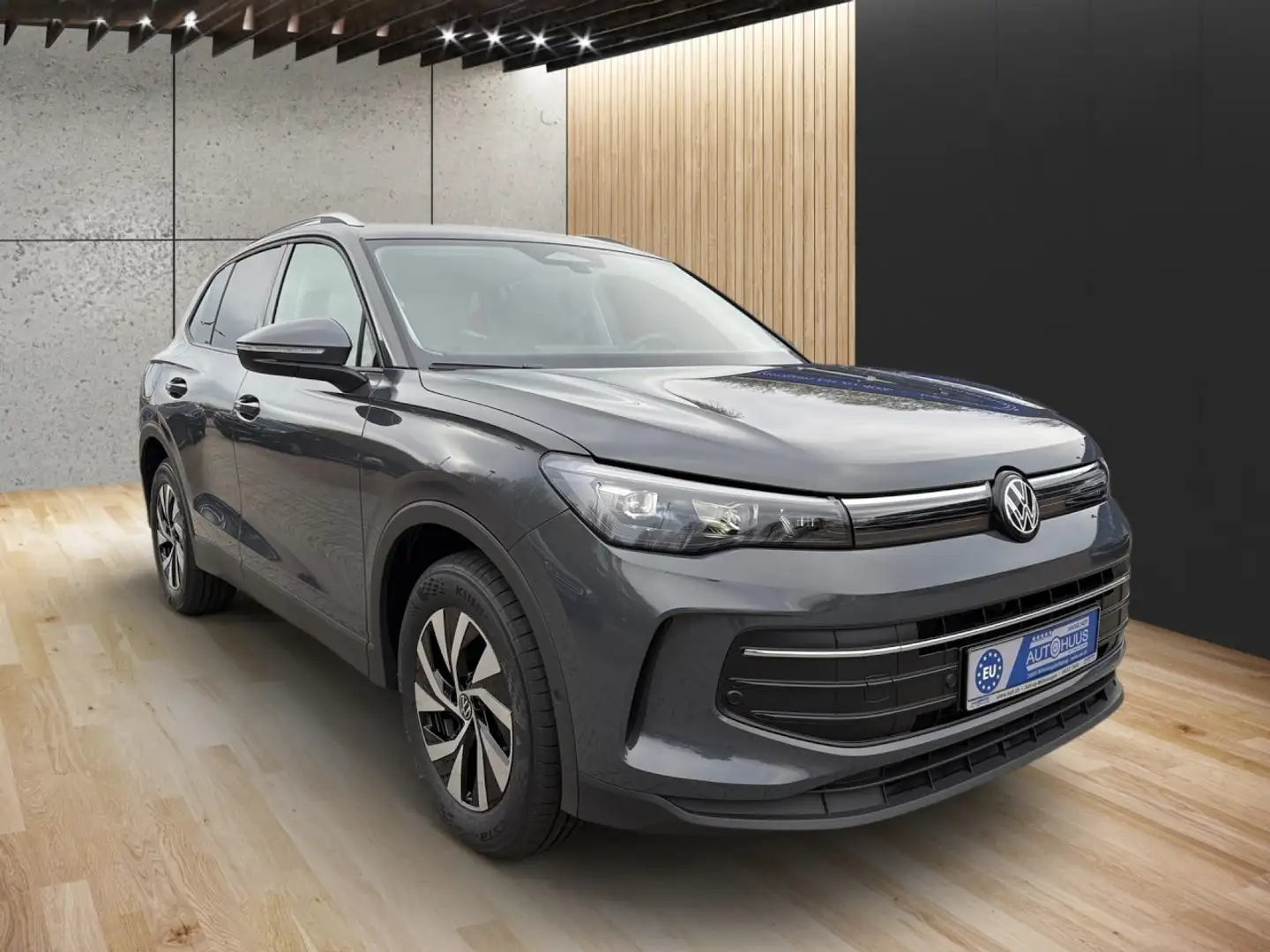 Volkswagen Tiguan 1.5 eTSI LIMITED el. AHK Easy open Klima Navi Grijs - 2