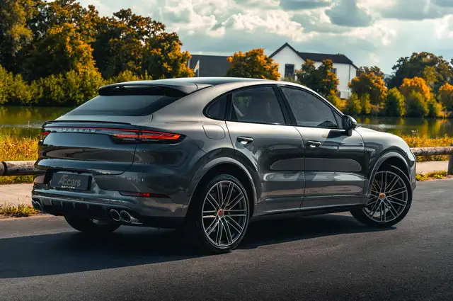 Porsche Cayenne view 2