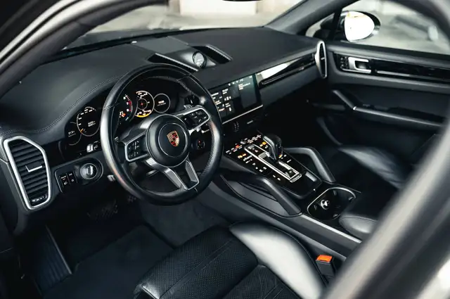 Porsche Cayenne view 10