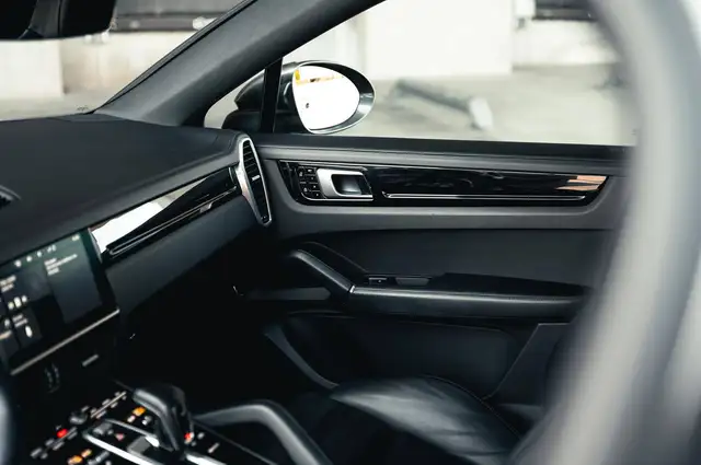 Porsche Cayenne view 9
