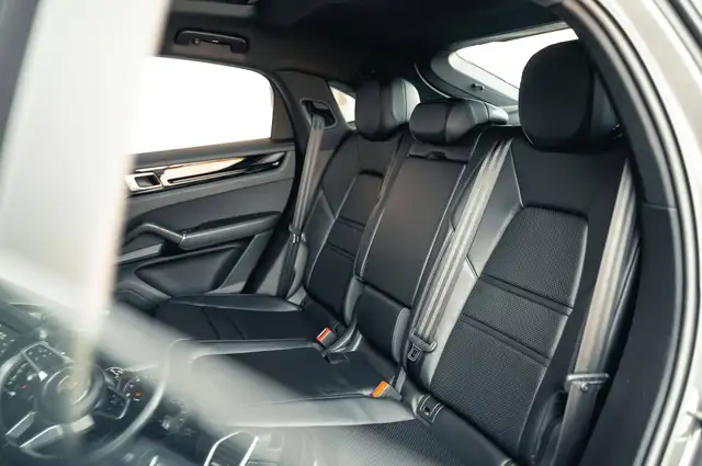 Porsche Cayenne view 6