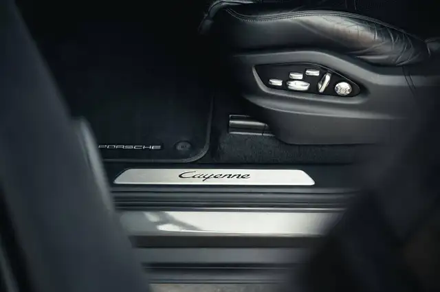 Porsche Cayenne view 8