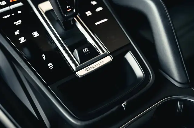 Porsche Cayenne view 12