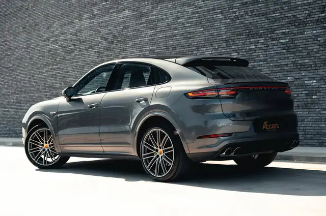 Porsche Cayenne view 4