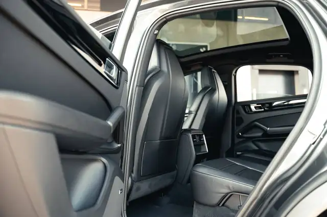 Porsche Cayenne view 5