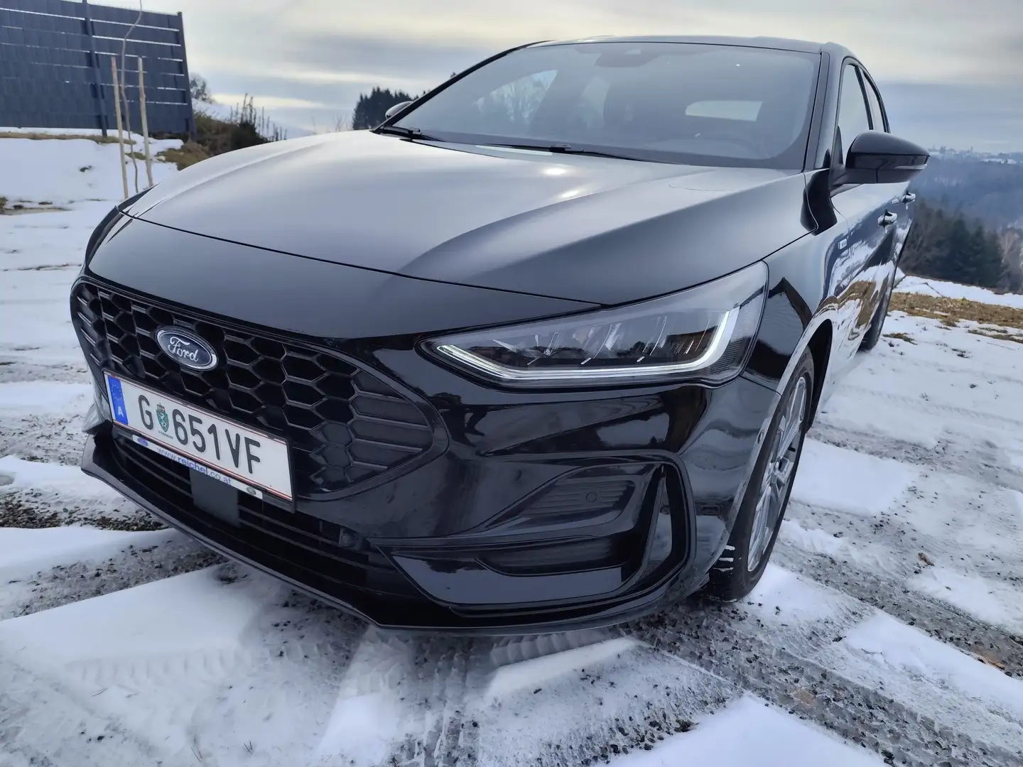 Ford Focus Focus 1,0 EcoBoost Hybrid ST-Line Design Schwarz - 1