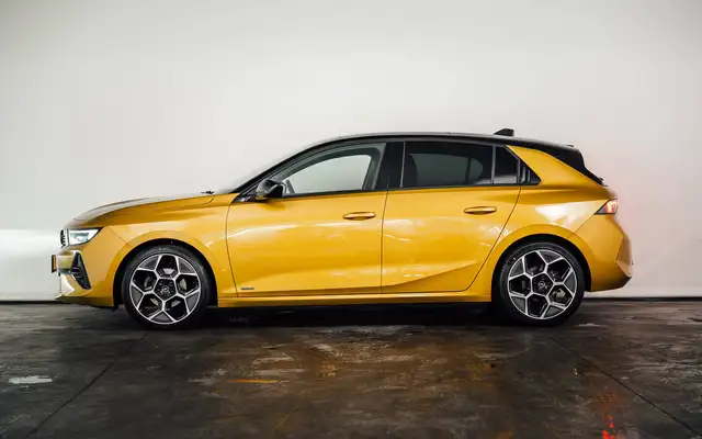 Opel Astra view 2