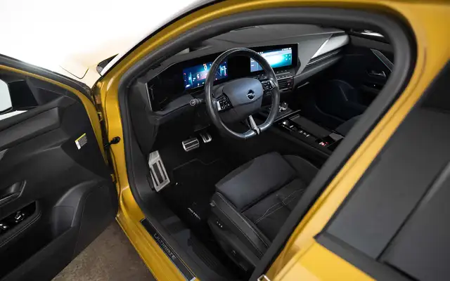 Opel Astra view 12