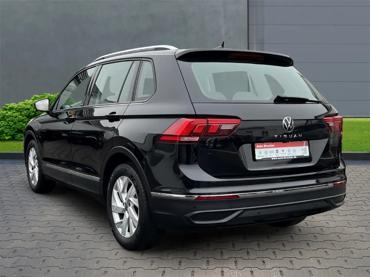 Volkswagen Tiguan Active 2.0 TDI BMT LED, Anhängerkupplung Negro - 2