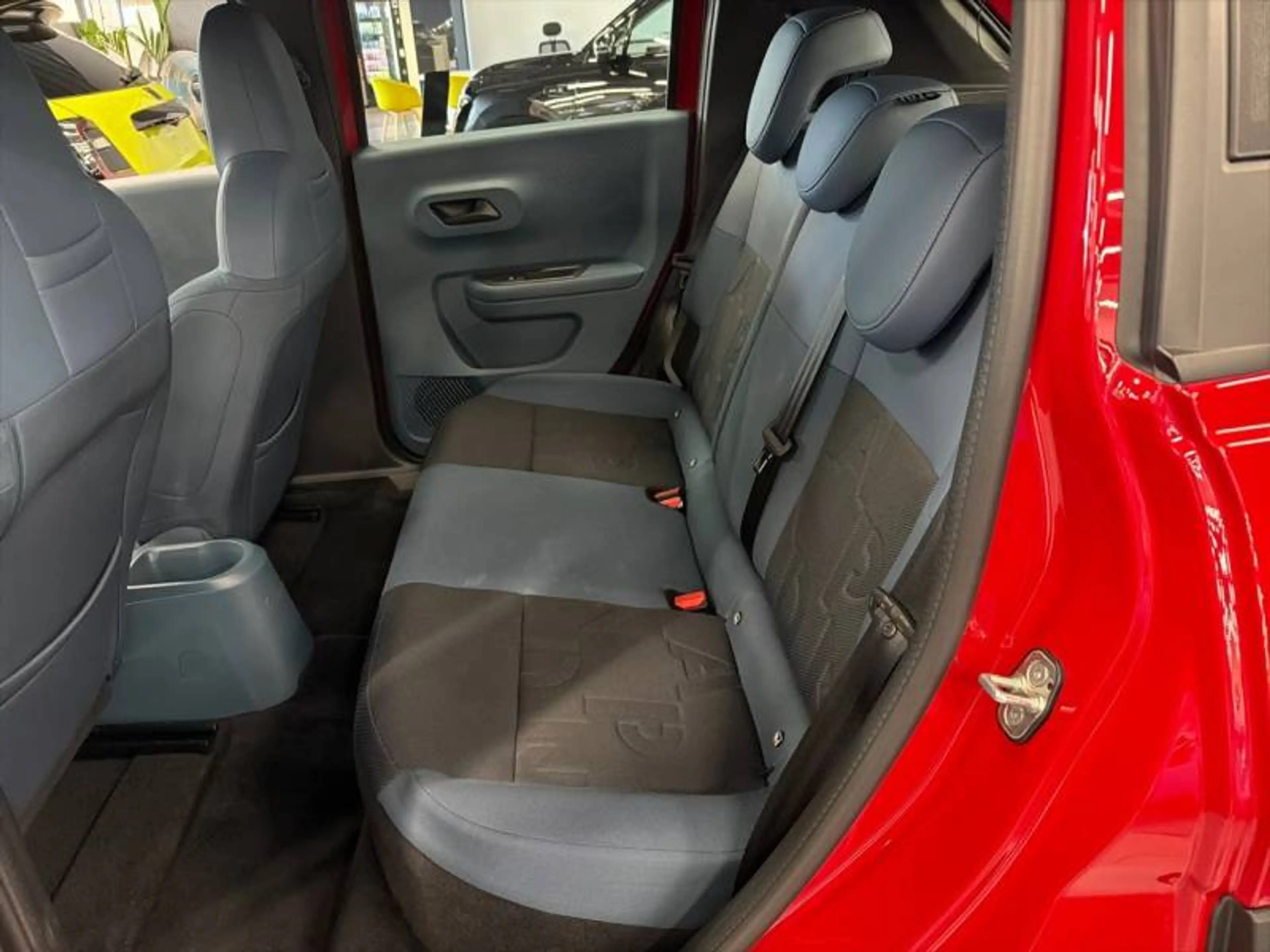 Fiat Grande Panda GRANDE 1 BEV 44 kWh (RED) — photo 10