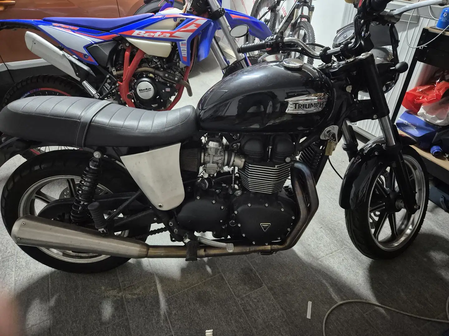 Triumph Bonneville SE Černá - 1