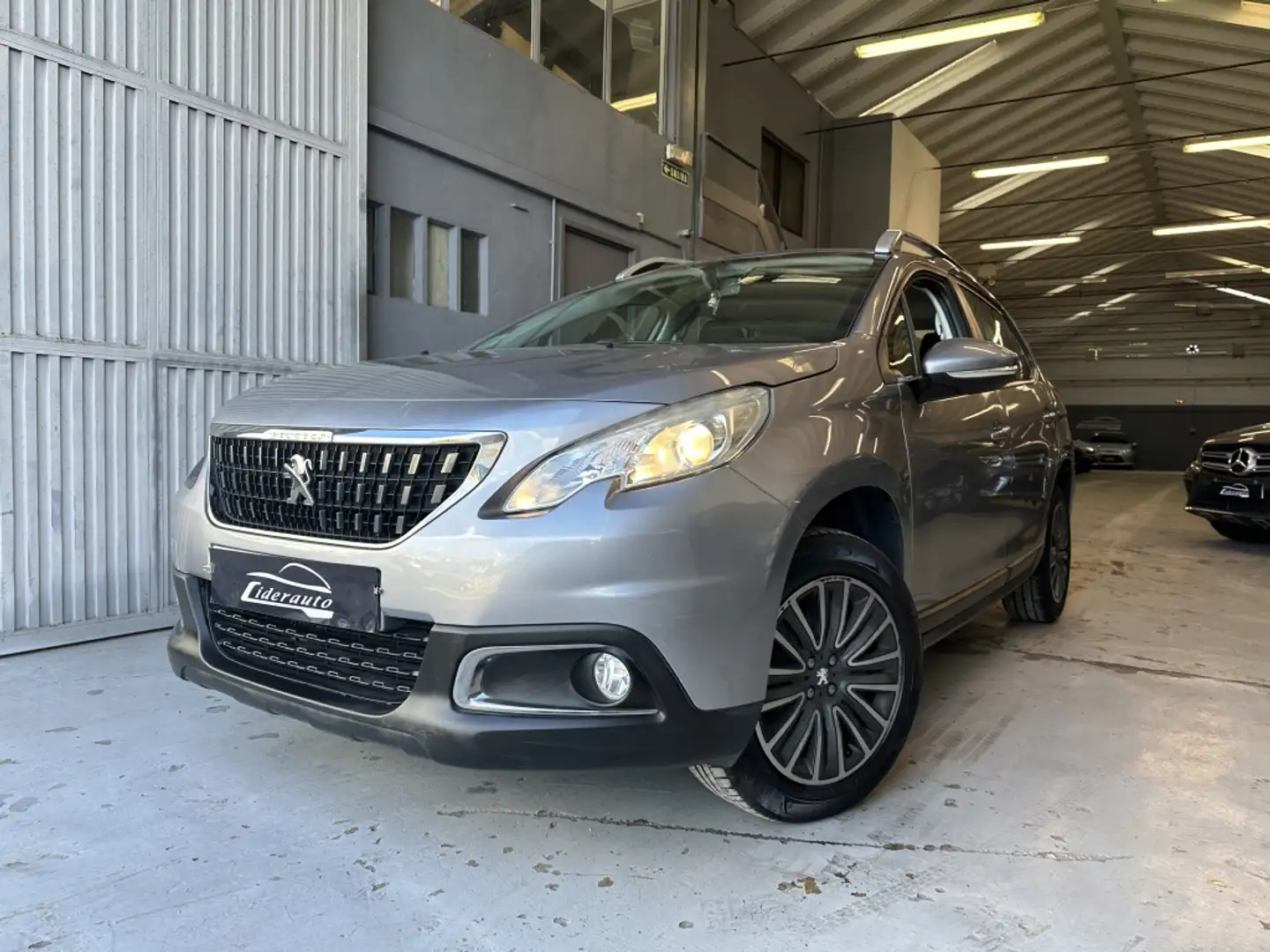 Peugeot 2008 1.2 e-VTI PureTech S&S Active 110 Gris - 2