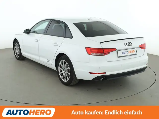 Audi A4 view 4