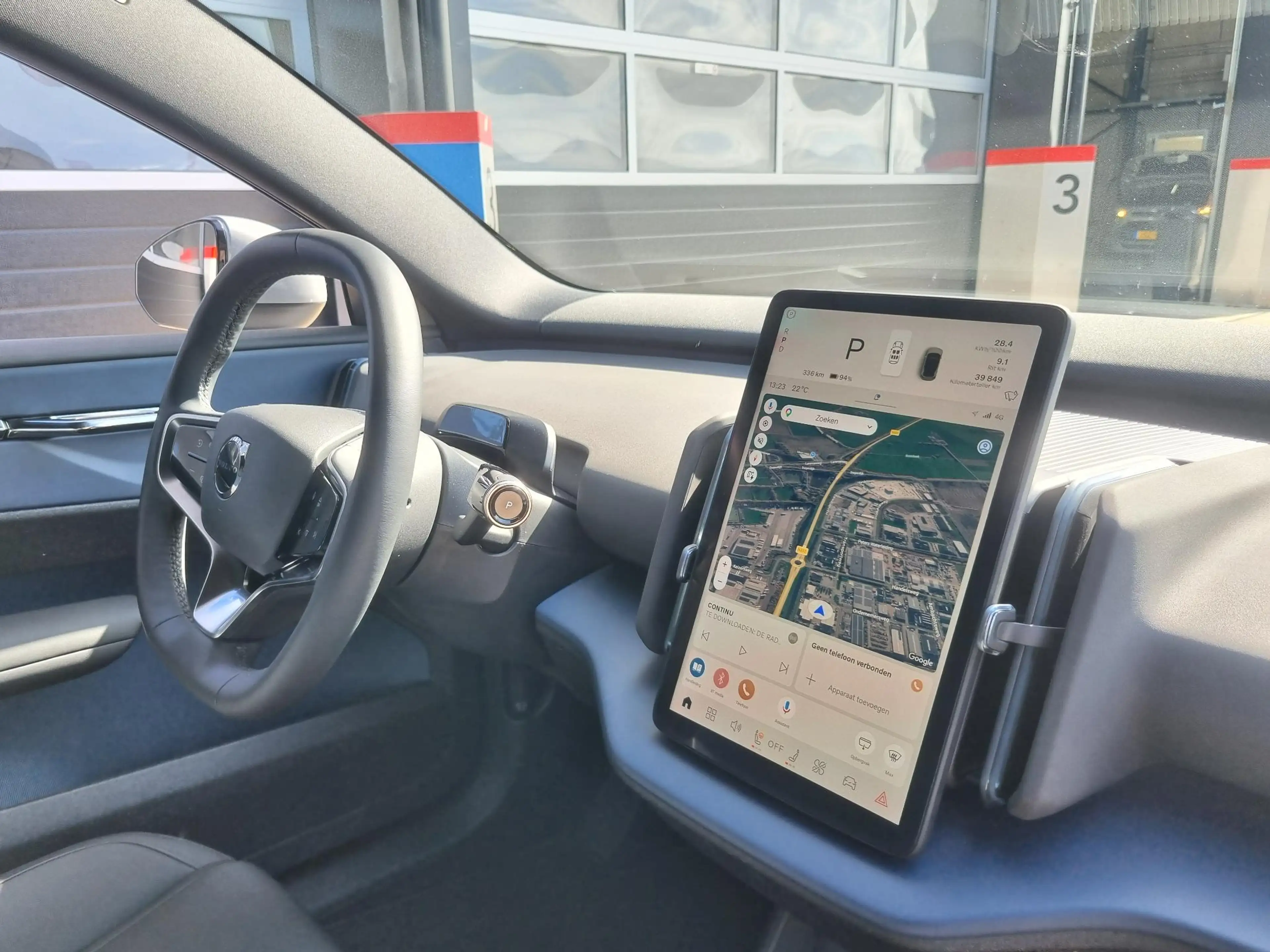 Volvo EX30 Single Motor Extended Range Core 69 kWh GOOGLE MAP — photo 7