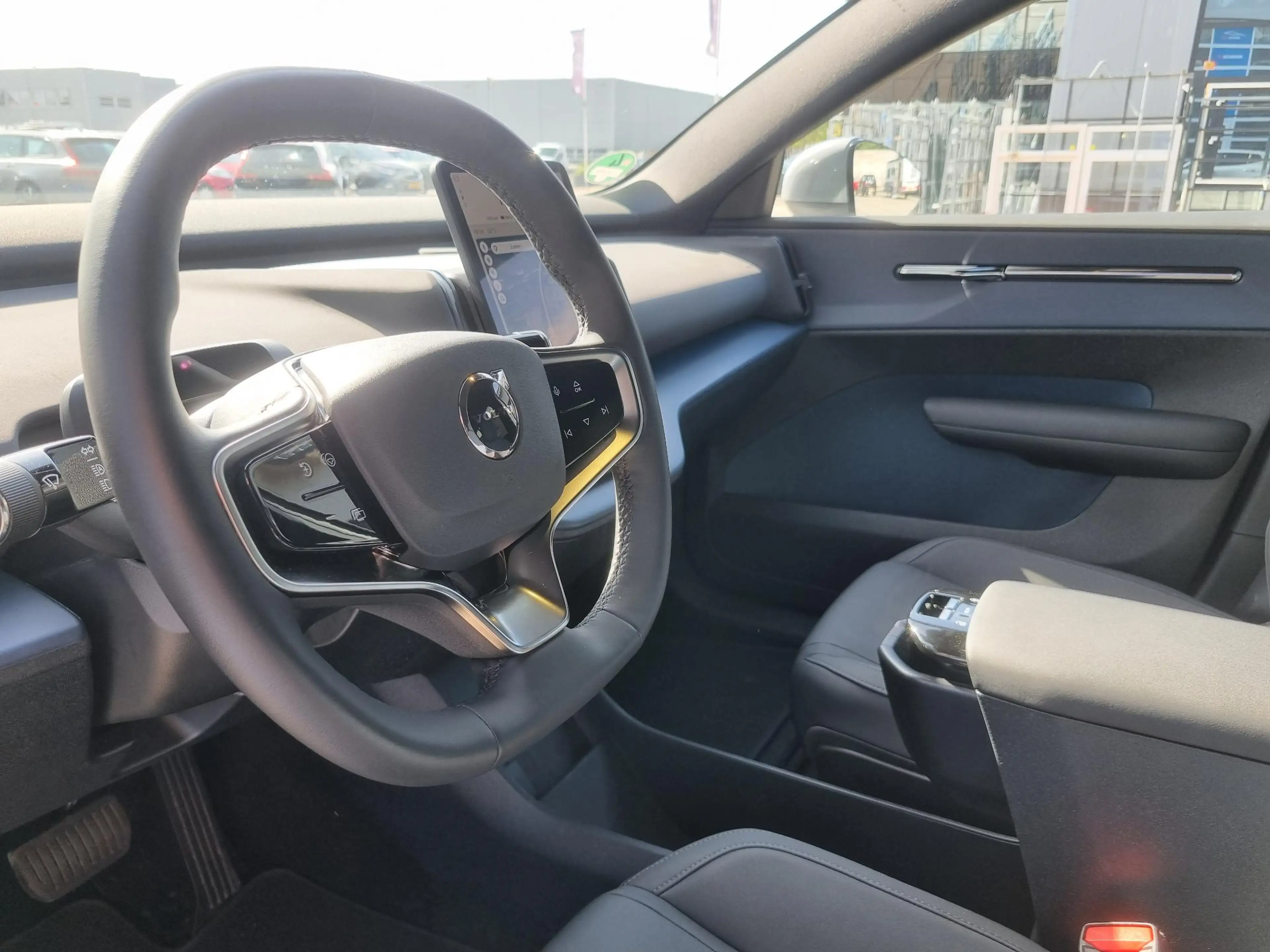 Volvo EX30 Single Motor Extended Range Core 69 kWh GOOGLE MAP — photo 5